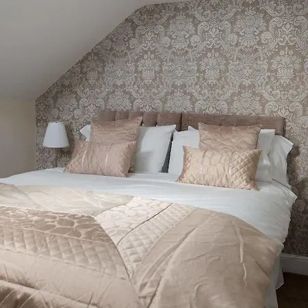 Beckmead House 4*